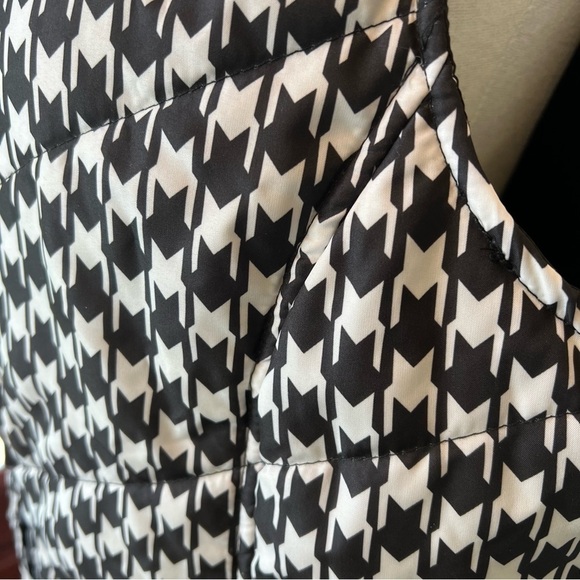 Kim Rogers Size Large Black White Full Zip Puffer Vest Geometric Pockets Belk - Picture 2 of 8